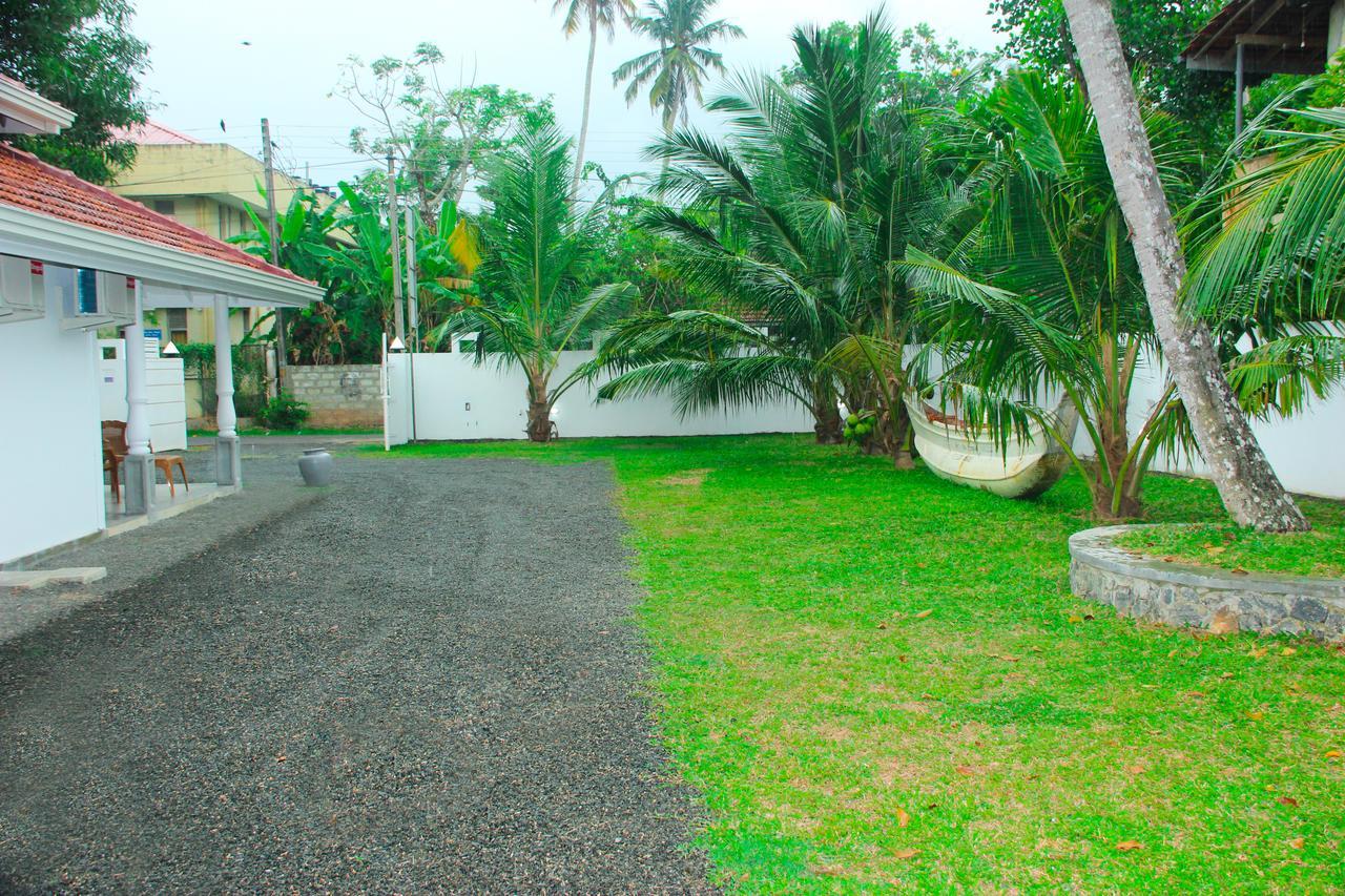 Villa Palm Breeze Polhena Buitenkant foto