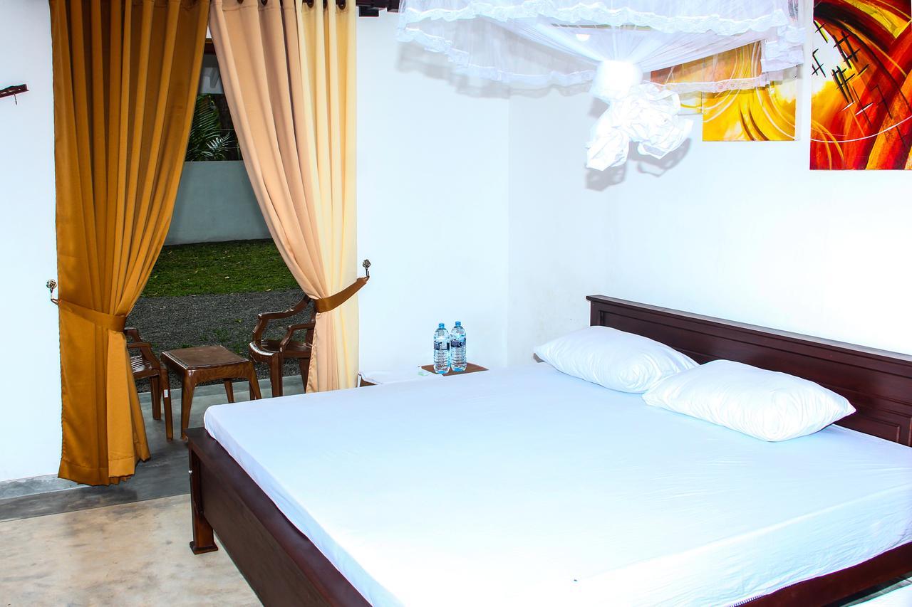 Villa Palm Breeze Polhena Buitenkant foto