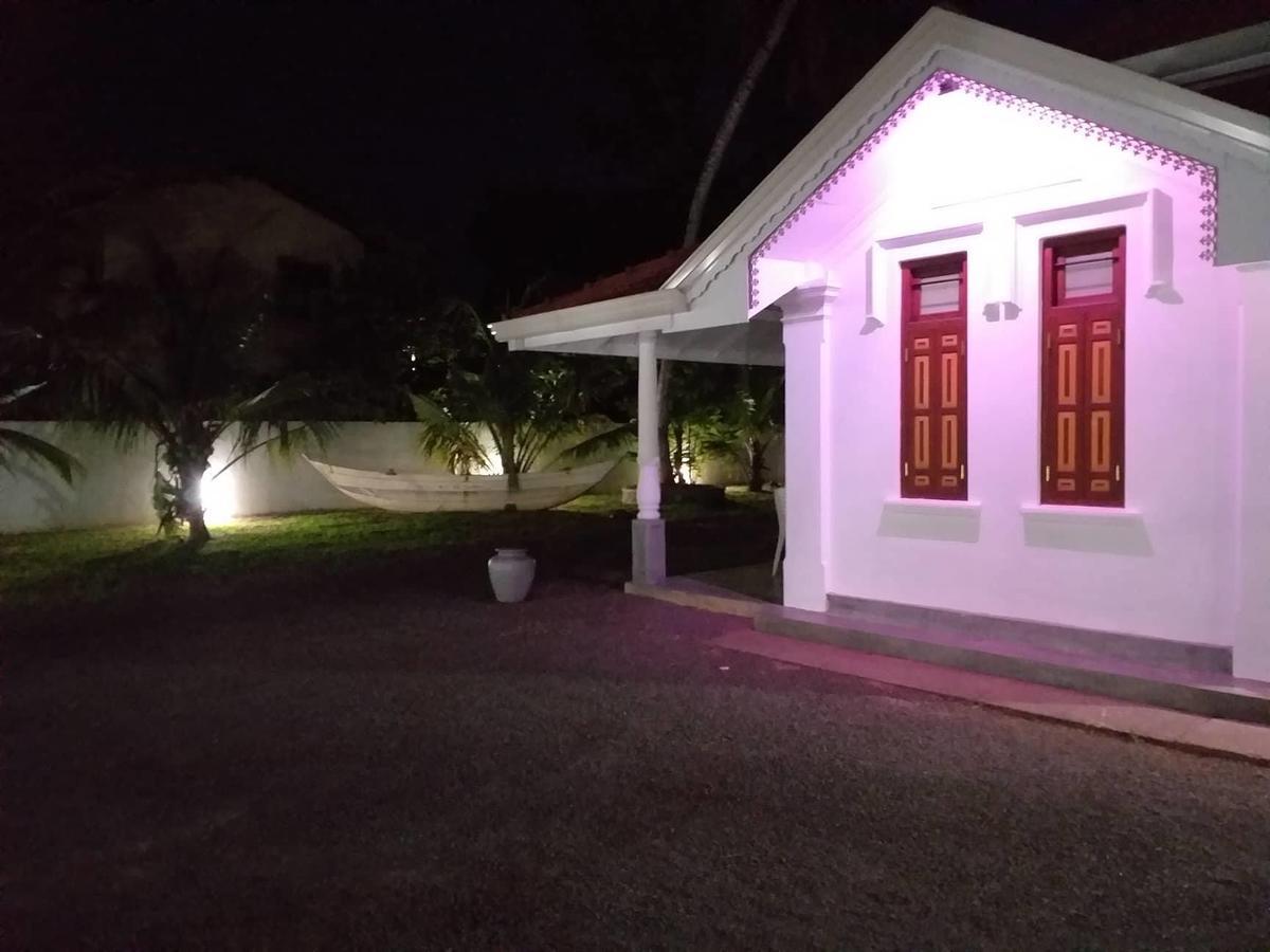 Villa Palm Breeze Polhena Buitenkant foto