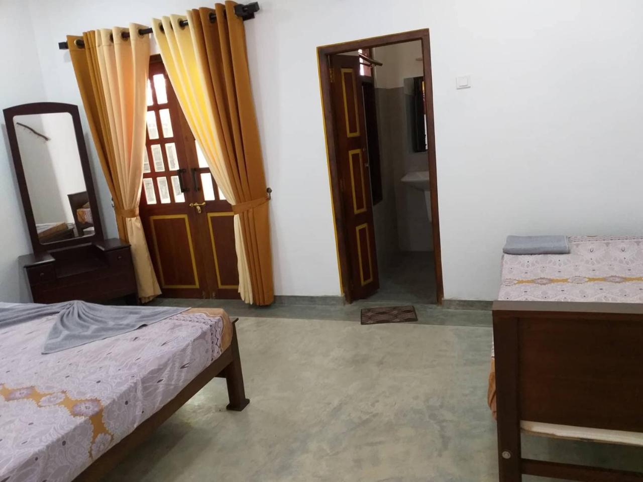 Villa Palm Breeze Polhena Buitenkant foto
