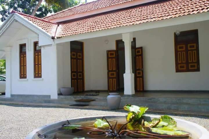 Villa Palm Breeze Polhena Buitenkant foto